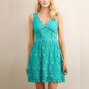 Emerald Crochet Lace V-Neck Dress Size Small